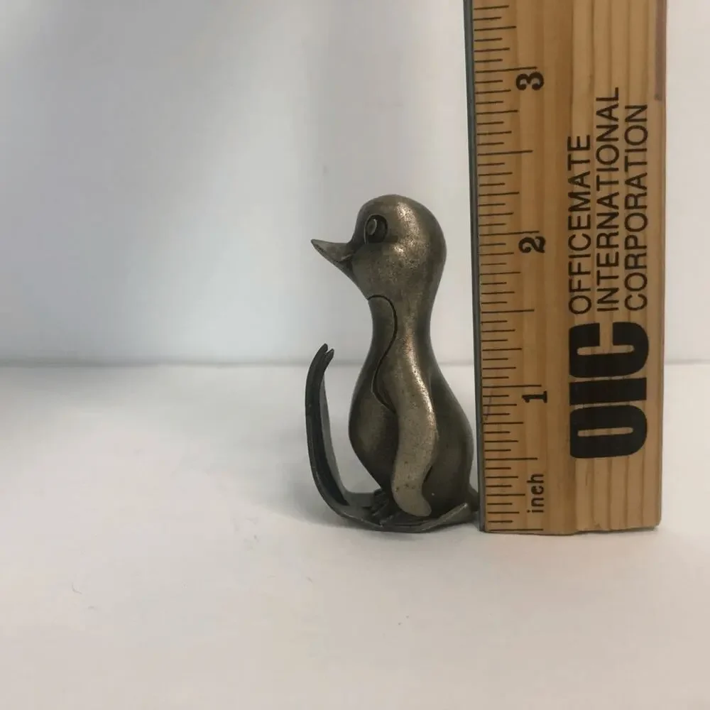 hudson‎ pewter clumsy penguin on skis 2 1/4 inch bent skis silver tone
